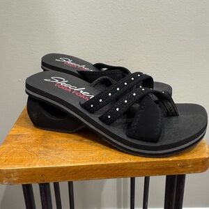 Skechers Women’s Size 5 Yoga Form Rhinestone Black Strappy Sandals Comfort